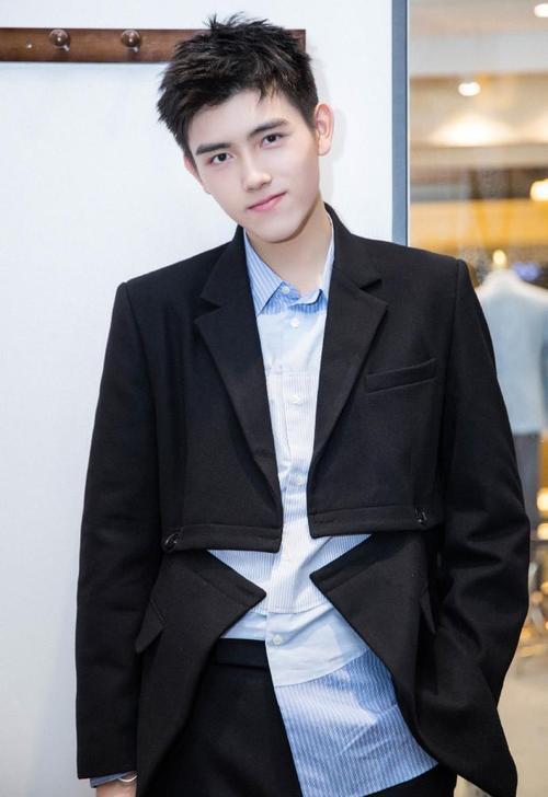 娱乐圈吃瓜元素表陈飞宇,娱乐圈吃瓜达人，揭秘明星幕后故事